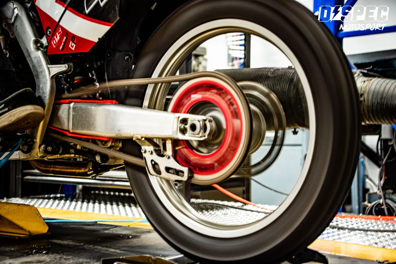Moto sur le dynamomètre de D-Spec Motosport