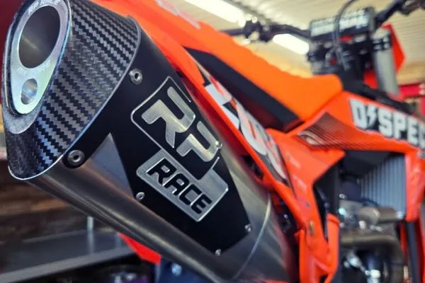 Échappement RP Race sur une KTM préparée par D-Spec