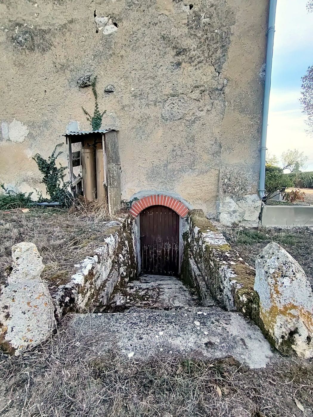 La petite porte voûtée – Oh Manoir de Fimarcon, Lagarde-Fimarcon (Gers)