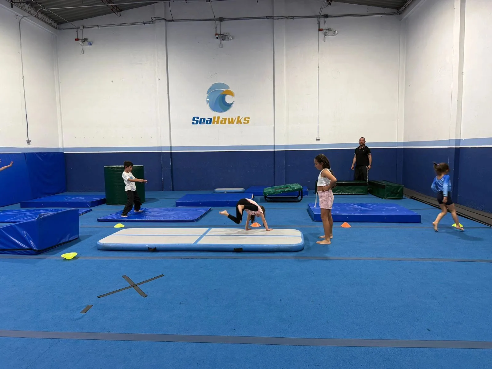 Clase de gimnasia para niños en Seahawks Gym